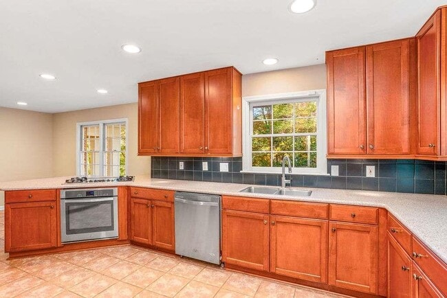 Foto del edificio - 3911 Ivy Rd NE