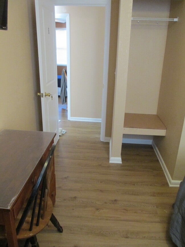 Building Photo - 702 Hughlett Ave