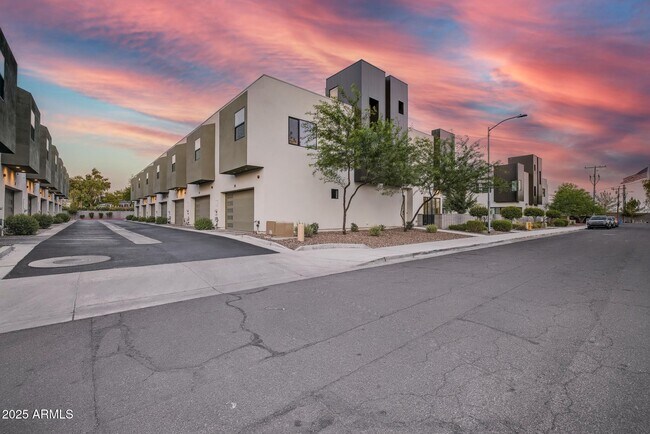 Foto del edificio - 5151 N 13th Pl