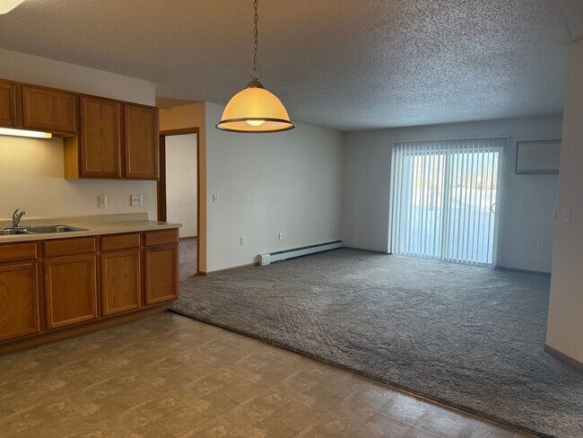 Foto del edificio - 2 bed 2 bath 1st Floor South Fargo