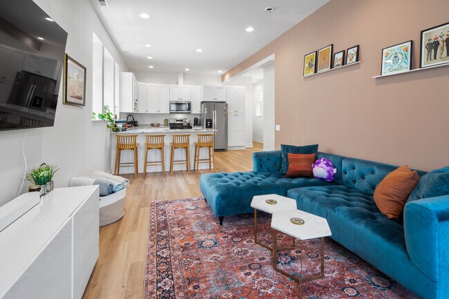 Foto del edificio - 824 N Maplewood Ave