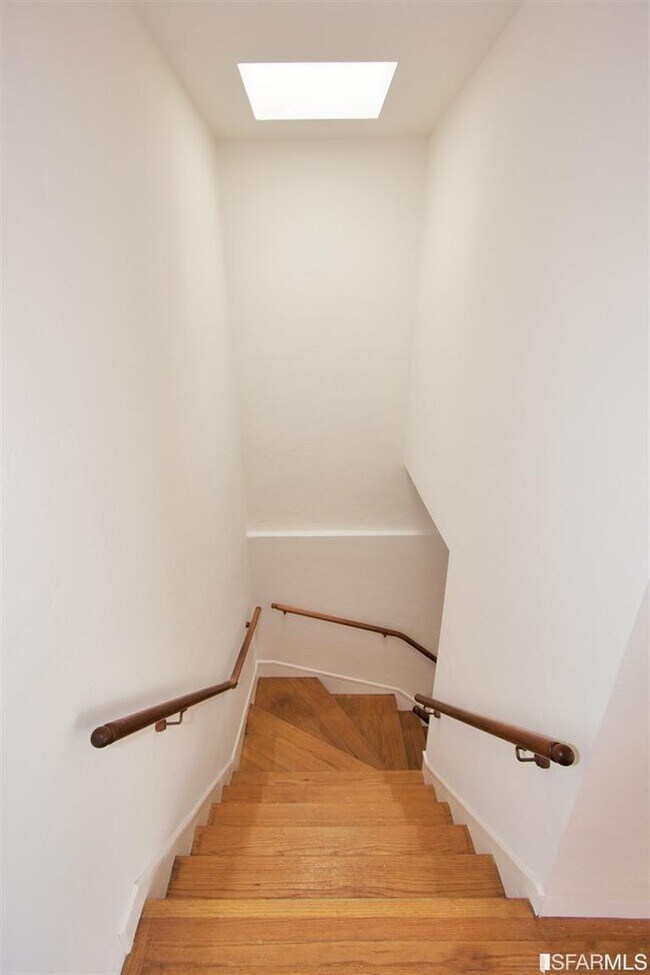 Building Photo - 242 Ralston St