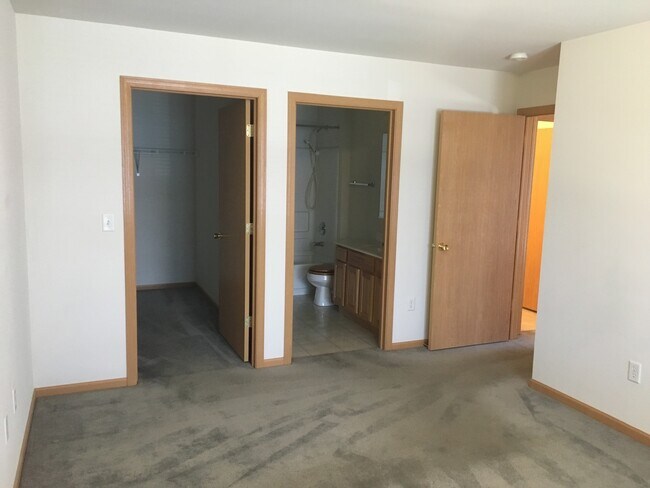 Foto del edificio - 122 Bertram Dr