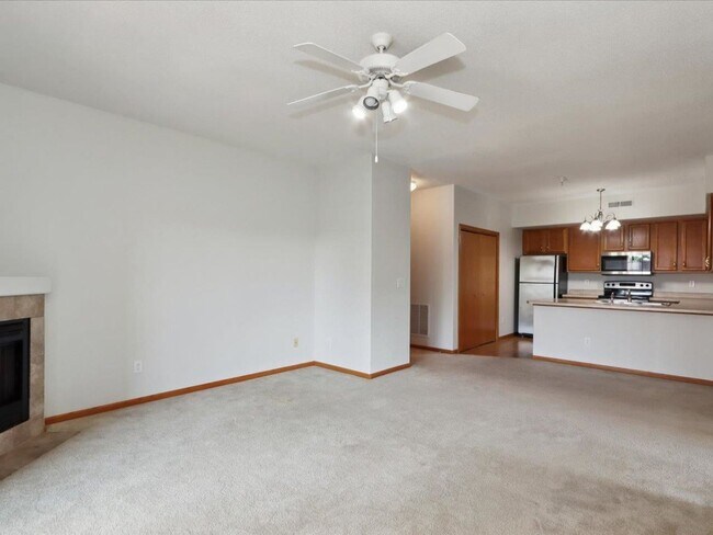 Foto del edificio - AVAILABLE AUGUST 2026!!!  2 Bedroom Condo in amazing neighborhood on Iowa City NE Side