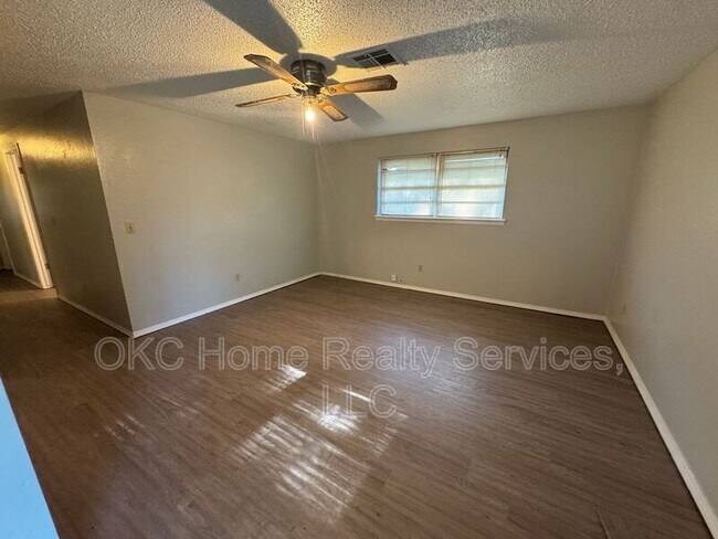 Building Photo - 9313 NE Stardust Ln