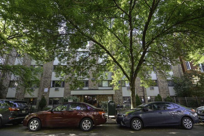 Building Photo - 630 W Wrightwood Ave