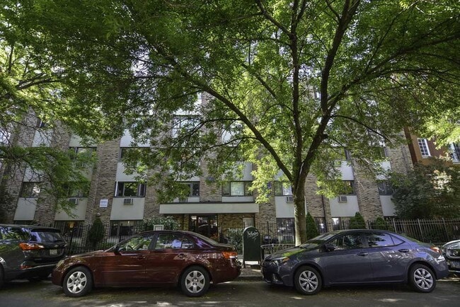 Building Photo - 630 W Wrightwood Ave