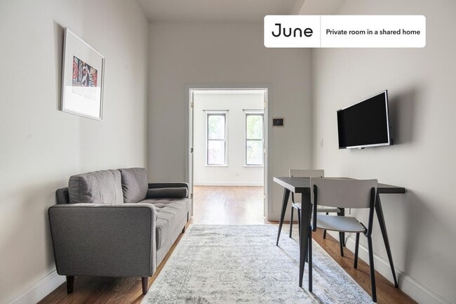 Building Photo - Private bedroom in 4 bed/1 bath Home