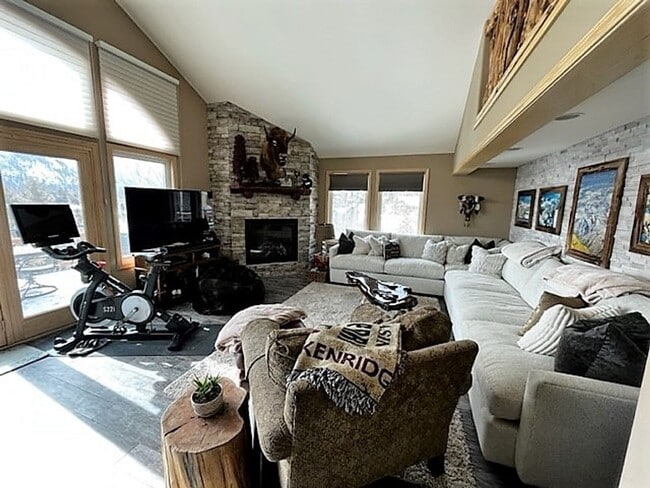 Building Photo - Summer seasonal Rental- 14B Larson Lane