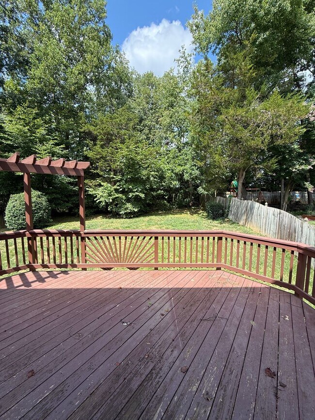 Building Photo - 5106 Higgins Dr