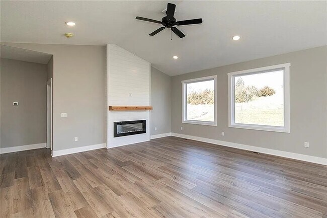 Foto del edificio - 529 Meadows Ct