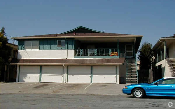 Building Photo - 3440 Redwood Ct