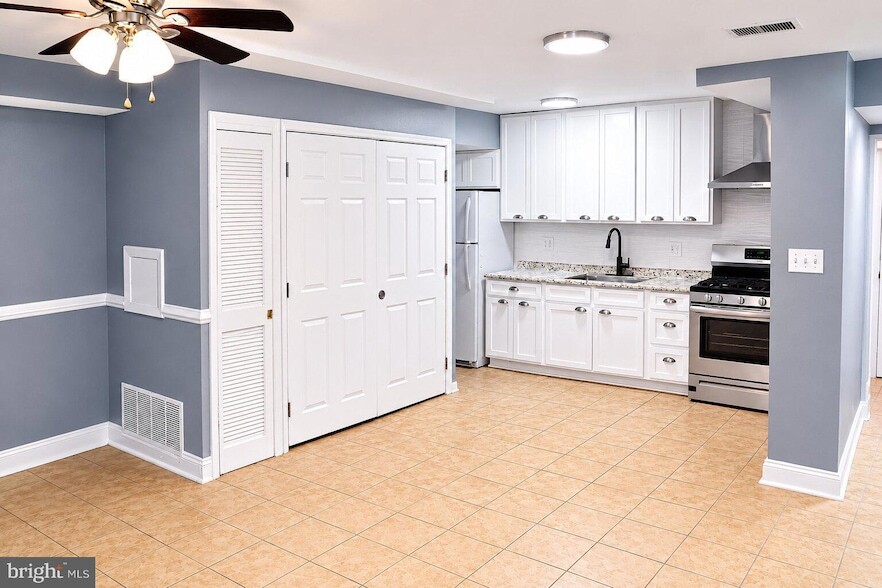 Photo - 63 Galveston Place SW Unit B