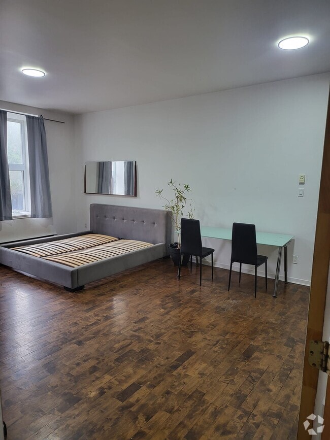 Building Photo - 4298 Boul Saint Laurent