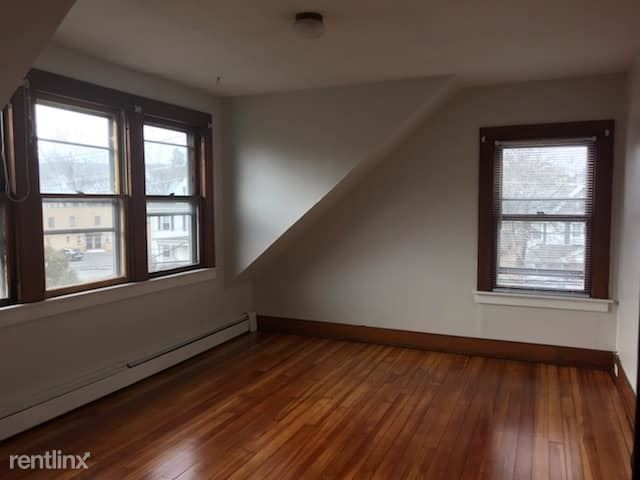 Building Photo - 3 br, 1 bath Apartment - 212 West St Fl 3