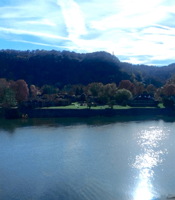 Building Photo - 2100 Kanawha Ave SE