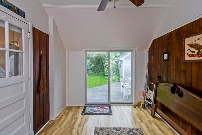 Building Photo - 148 Lower Beverly Hills