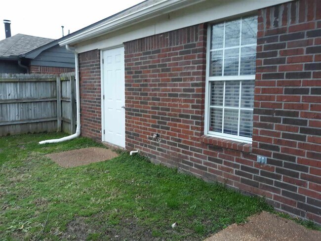 Foto del edificio - 8051 German Creek Dr