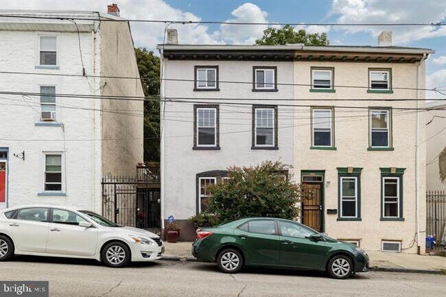 Building Photo - 4325 Terrace St