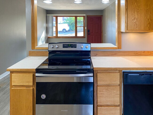 Building Photo - 2034 College Heights Rd