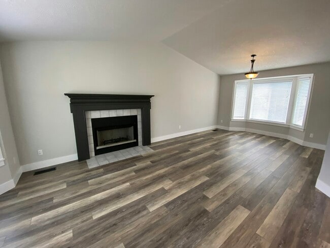 Foto del edificio - 5835 NW Landing Dr