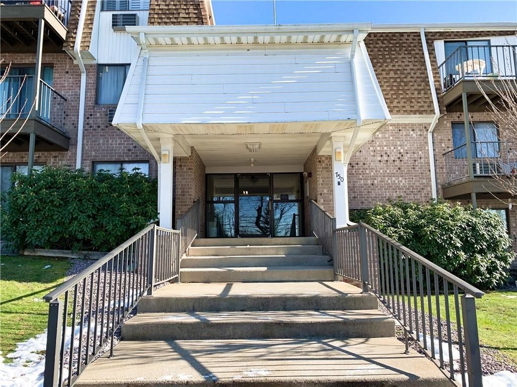 752 Quaker Ln Unit B303, East Greenwich, RI 02818 Condo for Rent in