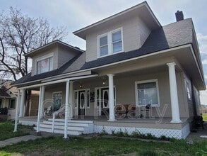 Building Photo - 1423 W Maxwell Ave