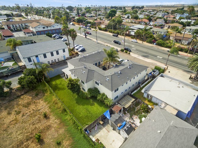 Building Photo - 481 Palm Ave