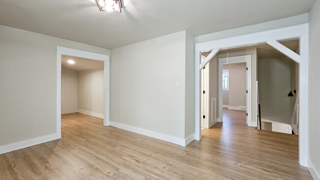 Building Photo - 4033 Lucerne Dr SE