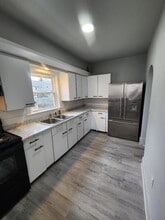 Building Photo - 41 W Ferdinand St