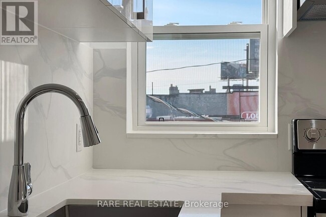 Building Photo - 167 Dynevor Rd