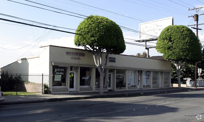 Alternate Building View 2 - 928-936 Huntington Dr
