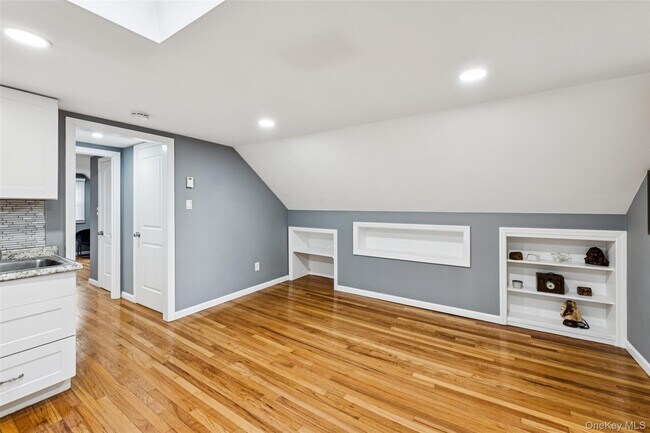 Foto del edificio - 24 Waterside Ave