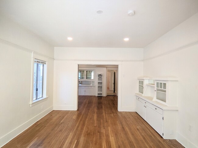 Building Photo - 2723 Manitou Ave