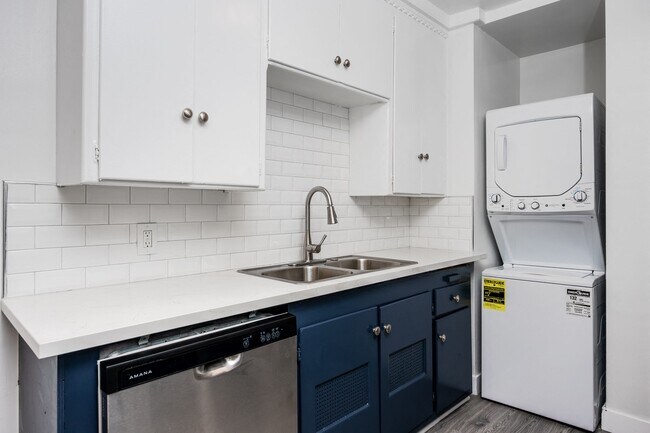 Foto del edificio - 5140 Clinton Avenue