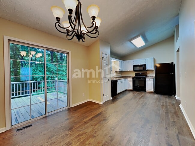 Building Photo - 6028 Woodcreek Dr