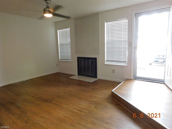 Building Photo - 2 br, 2.5 bath Townhome - 616 Fox Creek Ct