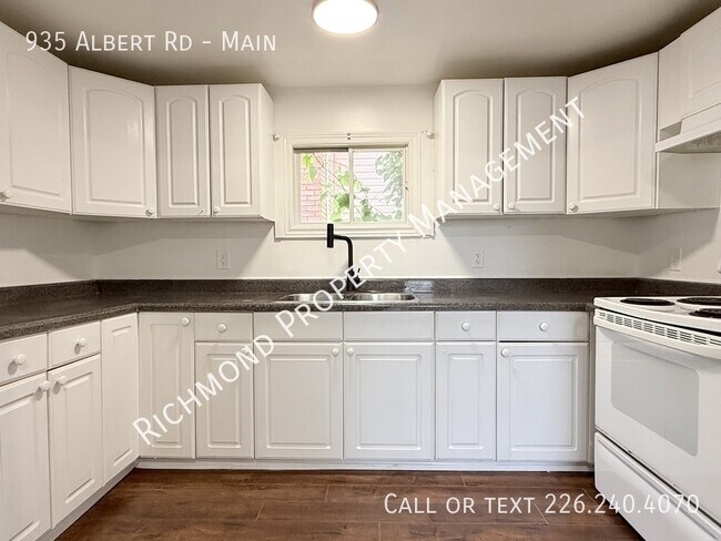 Photo du bâtiment - 935 Albert Rd