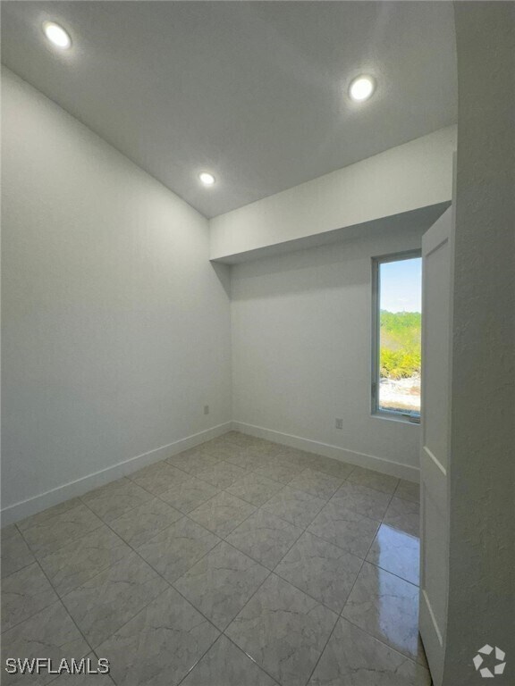 Building Photo - 6010 Ruth Ave N