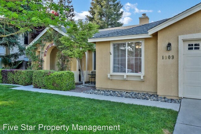 Building Photo - 4 br, 2.5 bath House - 1909 History Way