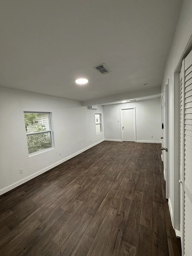 Building Photo - 2800 Orange Ave