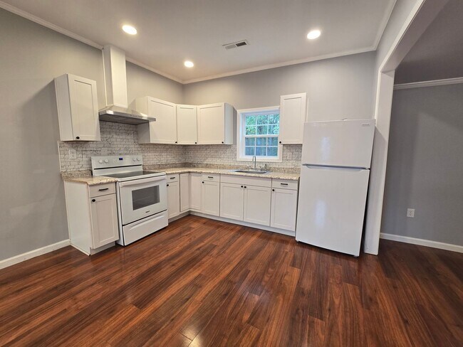 Foto del edificio - NEW LISTING!!!!!