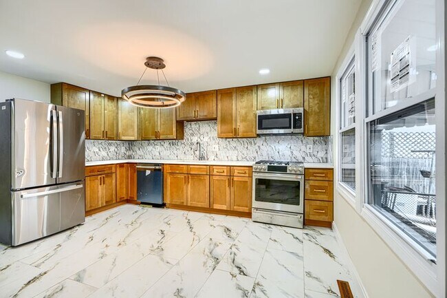 Foto del edificio - 8049 Lansdale Rd