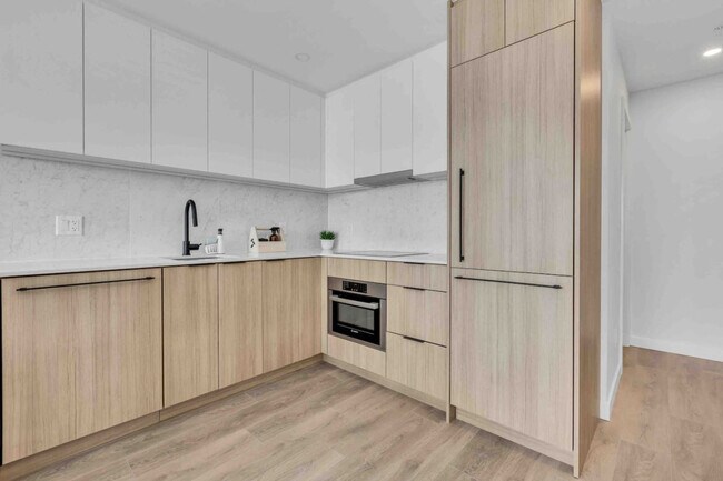 Building Photo - 13685 102 Avenue-SI ID1051860P