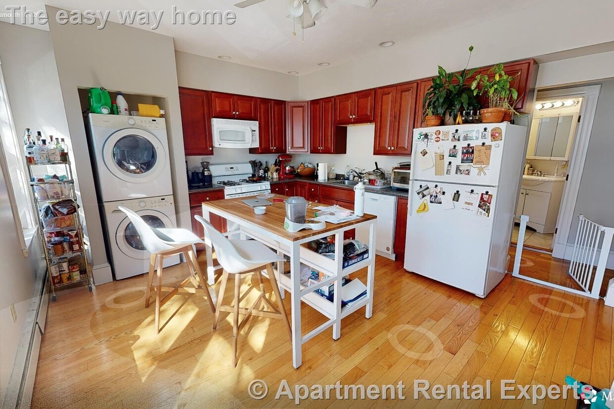 Photo - 33 Portsmouth St Unit #2R