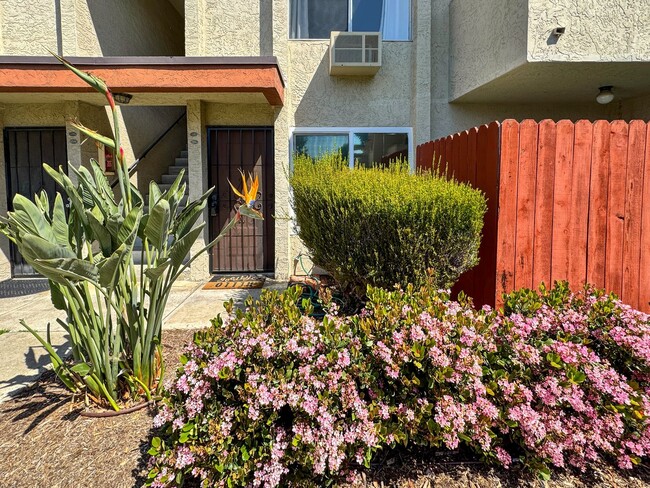Building Photo - AVAILABLE NOW! Upgraded & Beautiful 1 Bedr...