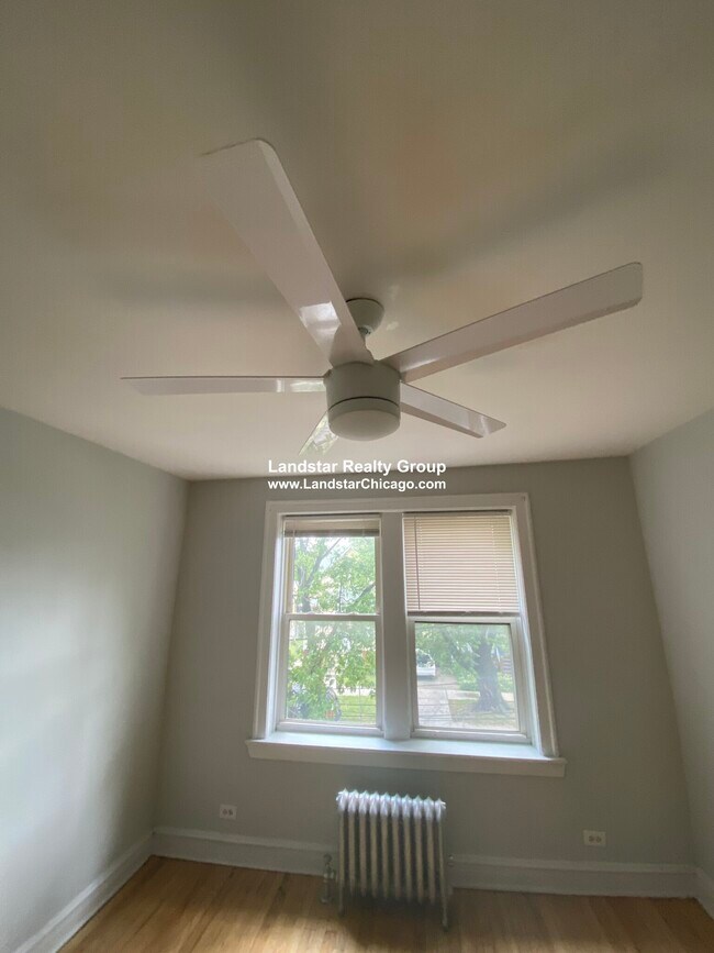 Foto del edificio - 4714 W Byron St