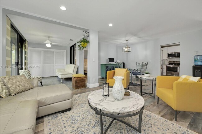 Foto del edificio - 2676 Carambola Cir N