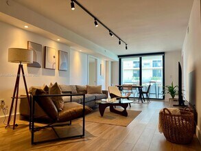 Building Photo - 6820 Indian Creek Dr