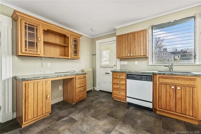 Building Photo - 590 N Main St